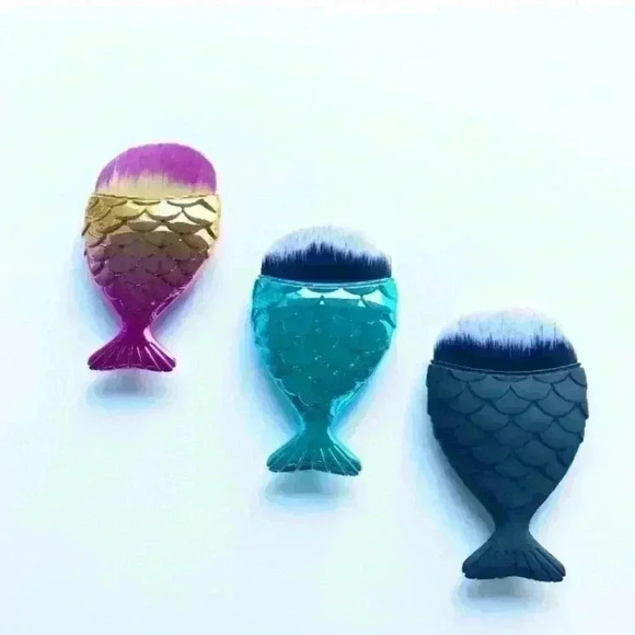 Other - 🐠 Fishtail Makeup Brush